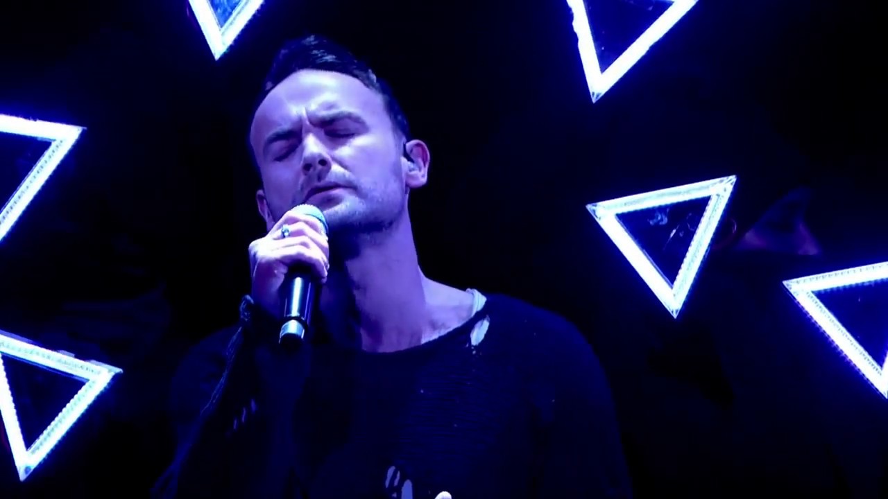 Kevin Simm performs &lsquo;Stay&rsquo; The Live Final   The Voice UK 2016