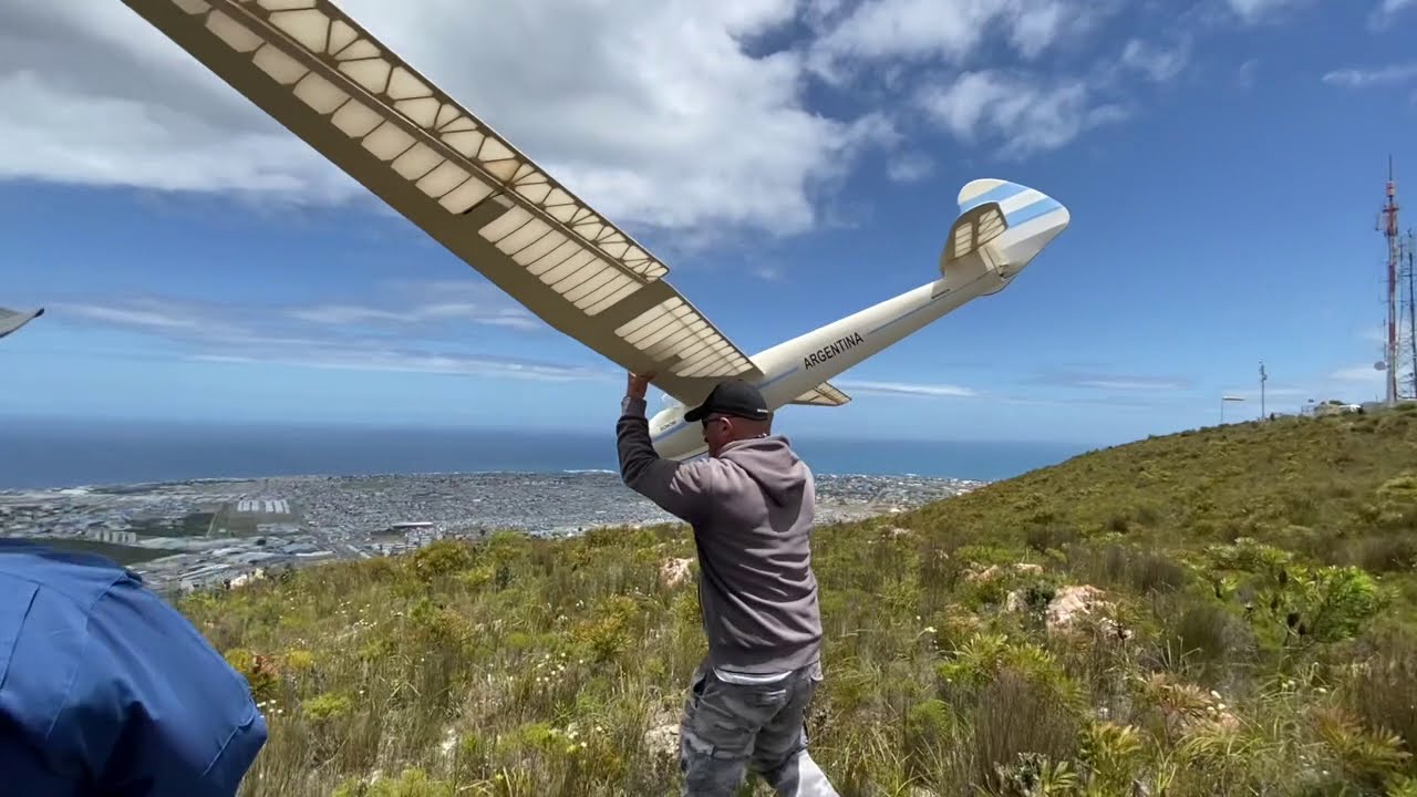 Hans van Kamp flying his 5m Minimoa and 5m Kestrel at Hermanus 2020