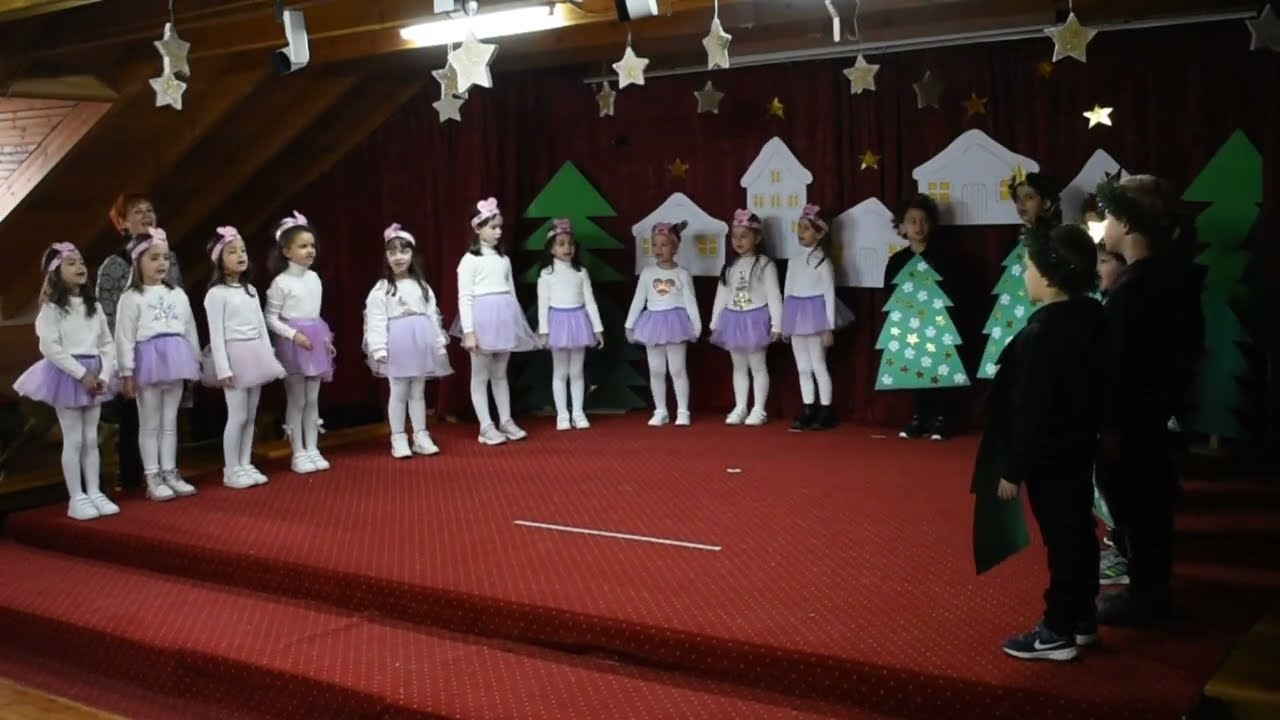 Festa e Krishtlindjes nga klasata përgatitore! Εορτή Χριστουγέννων από τις τάξεις προετοιμασίας !