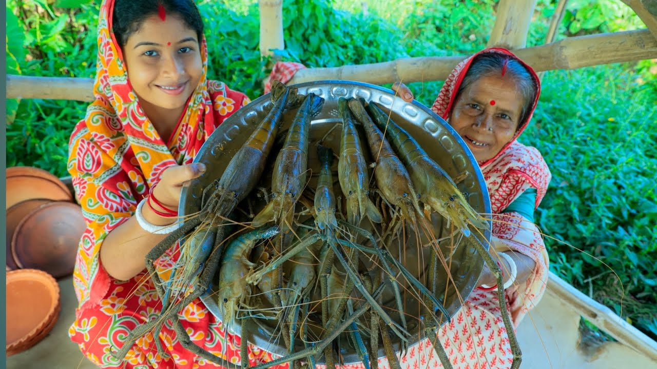 গ্রাম্য পদ্ধতিতে ভাতের ভেতরে গলদা চিংড়ি ভাপা | Big Size River Prawn Recipe |