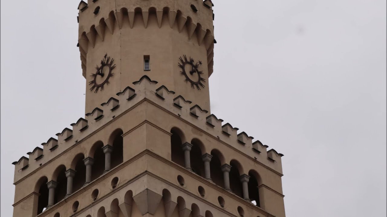 Godzina 12:00 (Angelus) na rynku w Opolu - dzwony i kurant