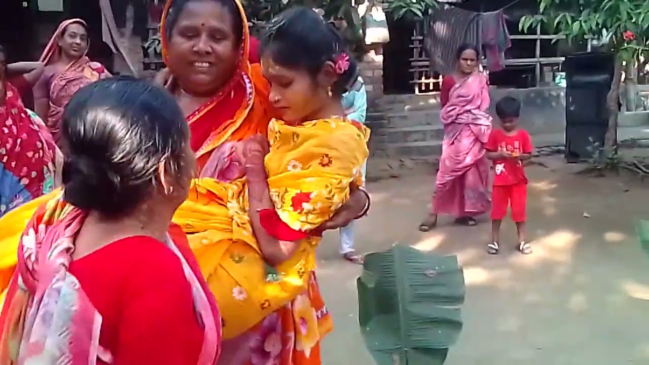 বিয়ে বাড়ির উড়াধুরা নাচ। এমন আরও অনেক উড়াধুরা নাচ দেখতে চ্যানেলটি অবশ্যই Subscribe করে দেবেন।