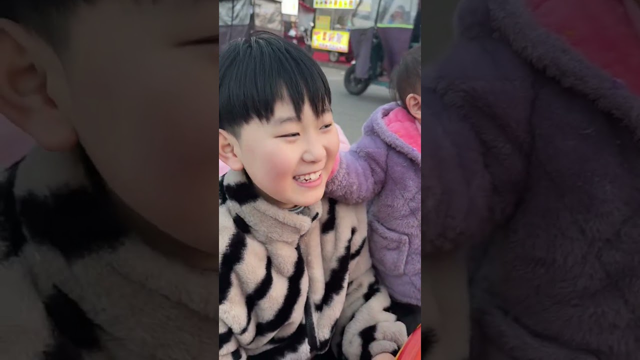 今天陪妈妈摆地摊，生意还是那么的火爆，一天下来累并快乐着！