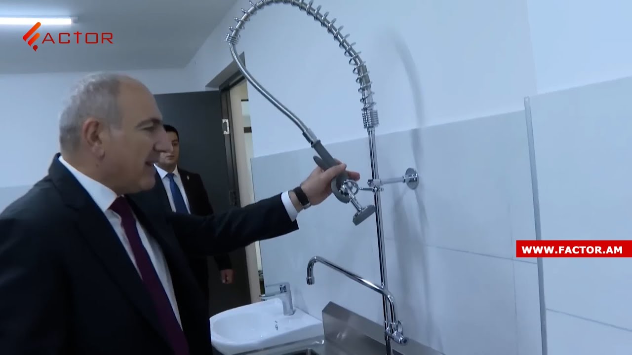 Փաշինյանը ստուգում է Սասունիկի դպրոցի խոհանոցի ցնցուղի որակը