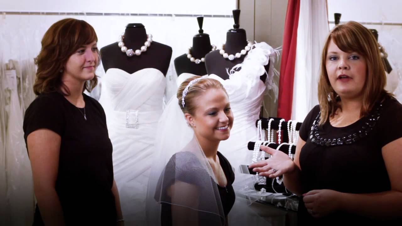 Bridal Updo: How to Wear a Veil and Tiara