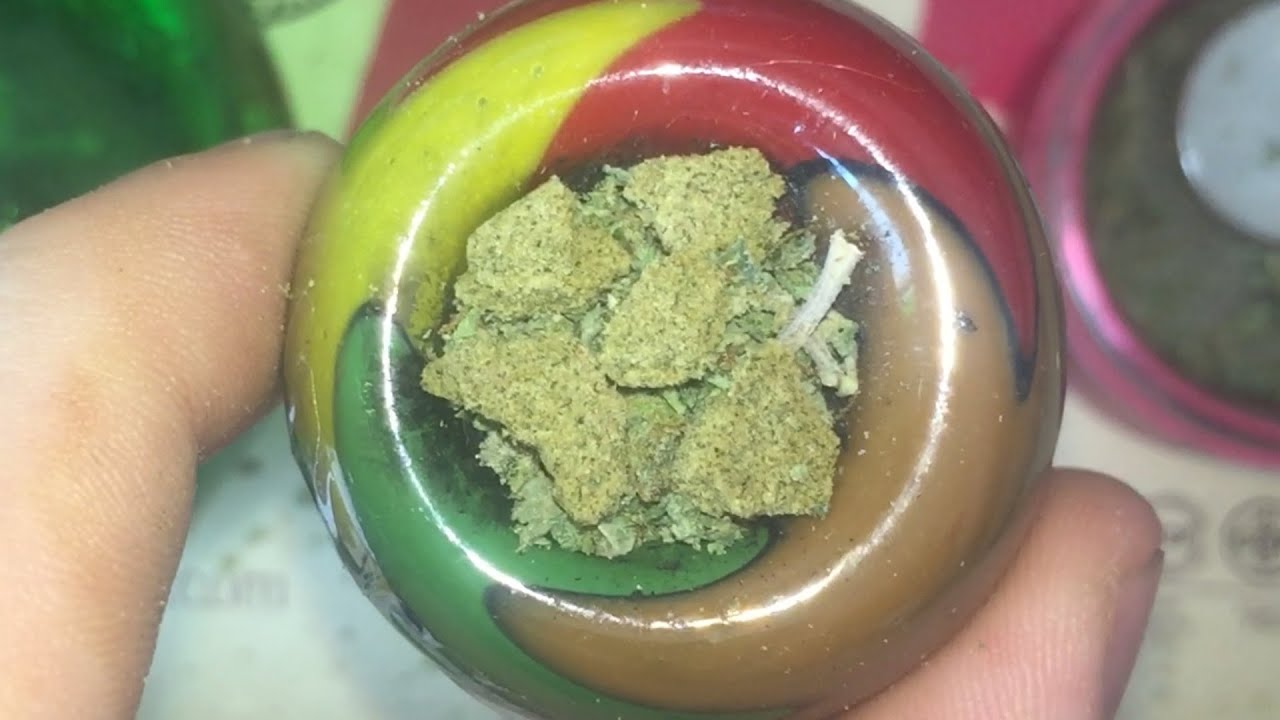 SMOKING A HUGE HASH BOWL!