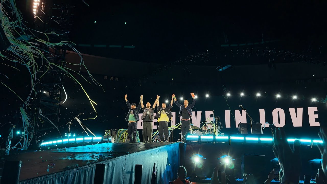 Coldplay - feelslikeimfallinginlove (Live) / A Wave - Helsinki 28.7.2024 Finland