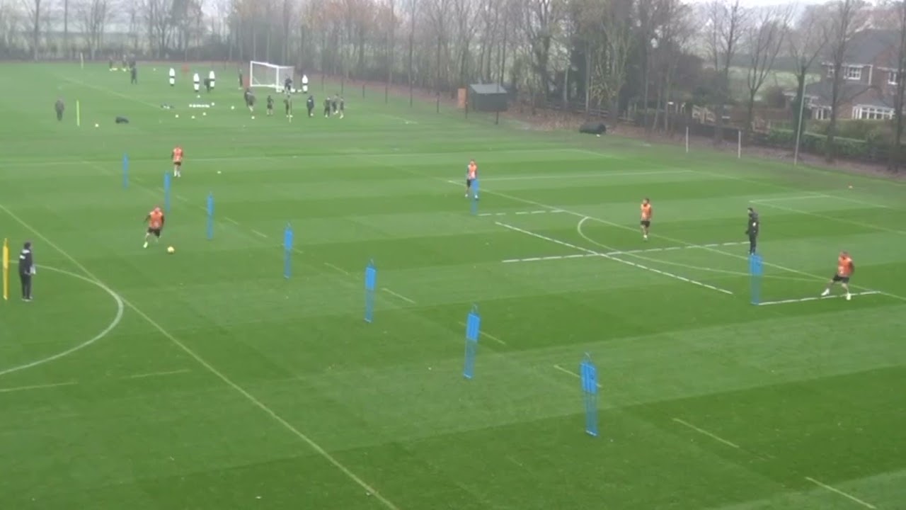 Marcelo Bielsa Training Drill - 26 Combination Passes In Build-Up Play