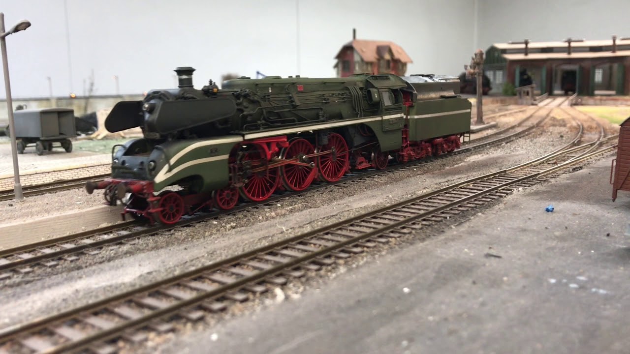 18 201 und 18 314 bei einer Sonderfahrt