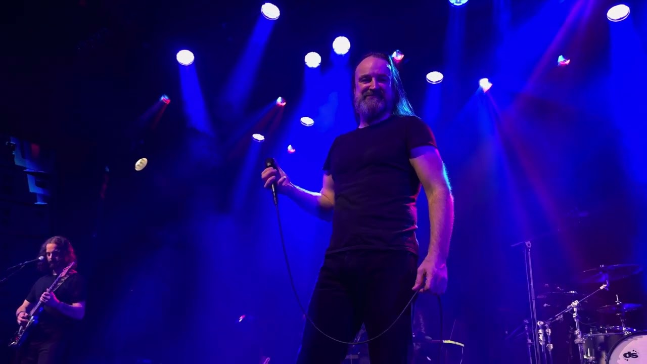 Damian Wilson performs Embrace by Landmarq