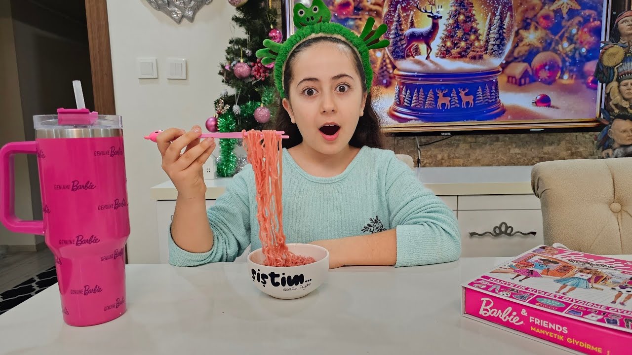 ESMA PEMBE NOODLES PİŞİRDİ !! ماما جابت بيبي - جنى مقداد | طيور الجنة