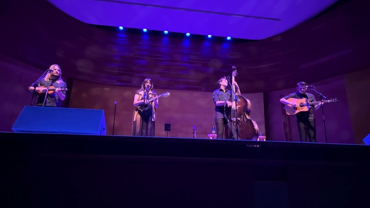 @AJLeeMusic AJ Lee and Blue Summit at the @MIMphx 2/12/26 - Harvest Moon 