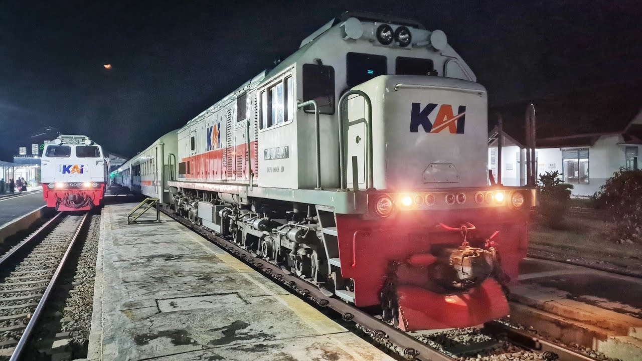 INNALILLAHI MUSIBAH ! KERETA JALUR UTARA BERBOONDONG-BONDONG LEWAT JALUR SELATAN !