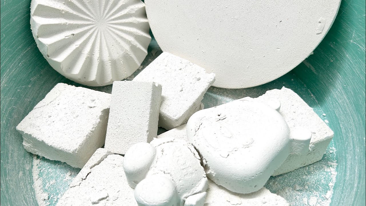 Soft and powdery gym chalk crumbling in tub🤩🤩|super satisfying video|relaxing sound|ASMR video