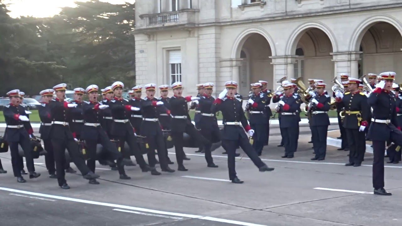 Sale franco Cpo de Cadetes Colegio Militar de la Nacion frente Ex integrantes 3ra Ca I