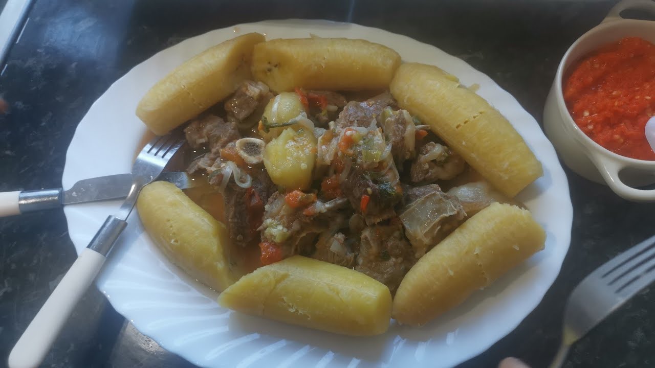 Cuisine Congolaise: Bouillon de bœuf avec banane plantain, Pépé soupe ya Ngombe na Makemba.