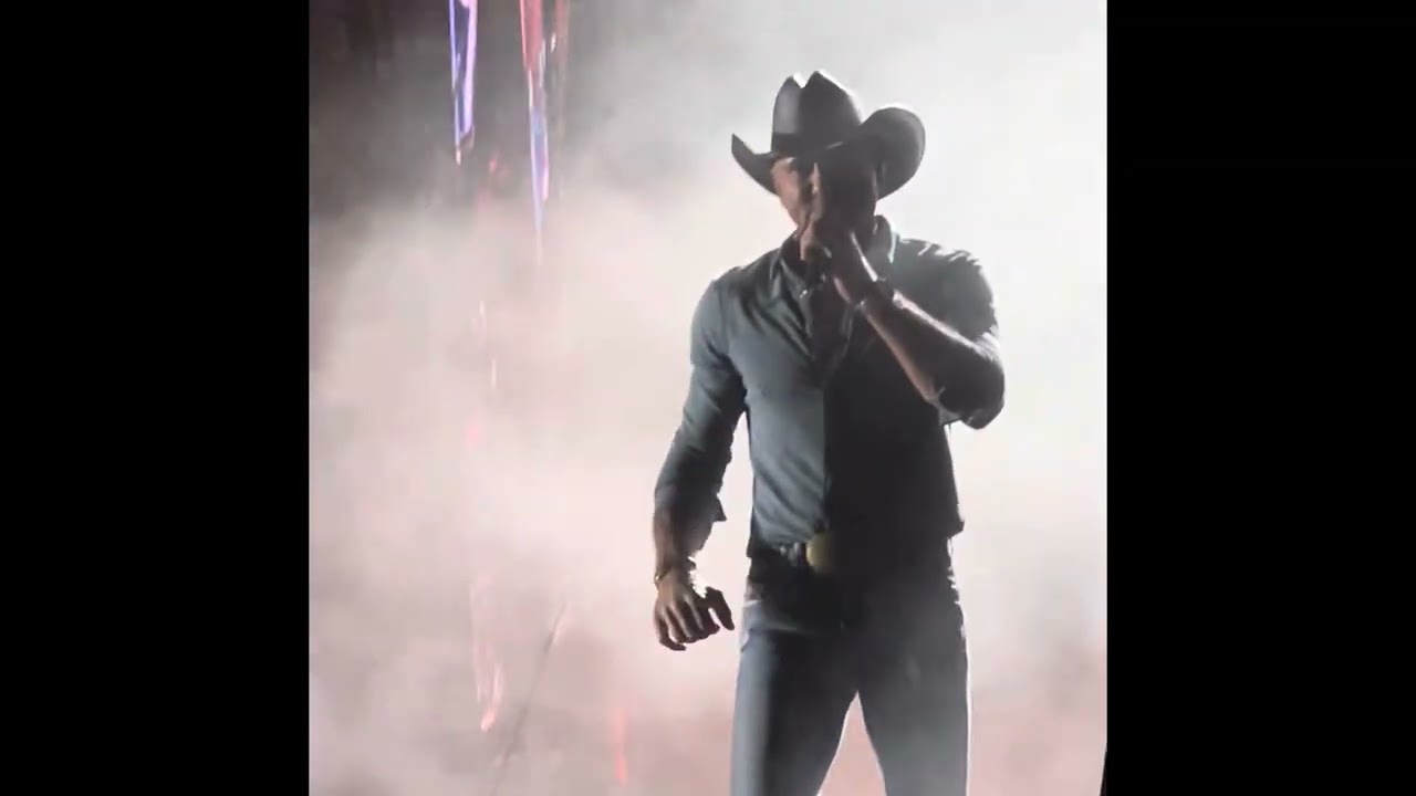 Tim McGraw at the field of dreams 