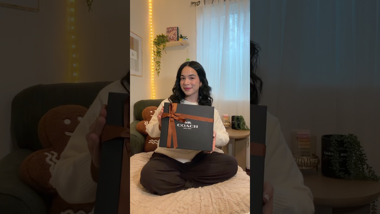 coach bag unboxing 👜 #unboxingvideo #fashionhaul #coach #coachbag #unboxingshorts #fashionfinds