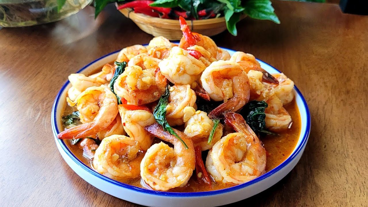 Goong Pad Prik Pao | Stir fried shrimp with roasted chili paste