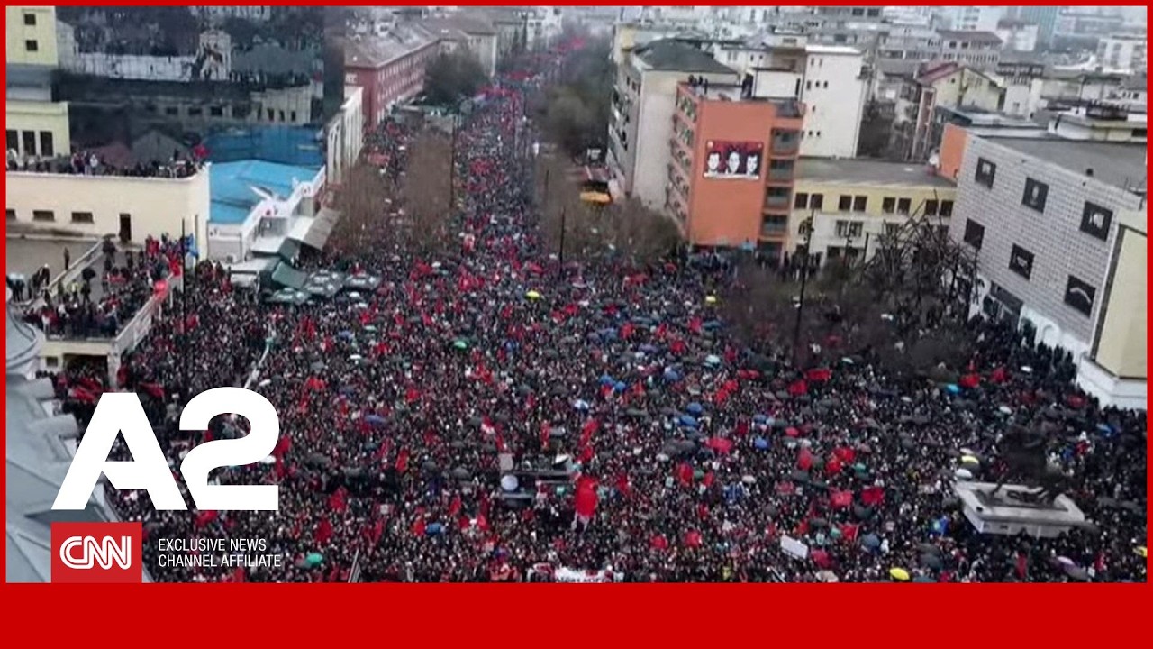 Mijëra shqiptarë zbresin në Prishtinë: Drejtësi për krerët e UÇK në Hagë në 18-vjetorin e Pavarësisë