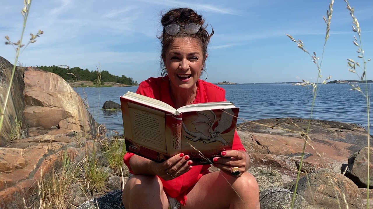 Kapitel 17. Ylva Hällen läser Yvania sagan om ljusbäraren.