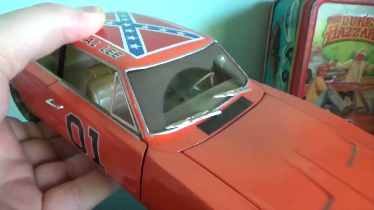 Unboxing The Dukes of Hazzard Ertl Joyride 1/18 General Lee Dirty Version. With Mego Bo & Luke