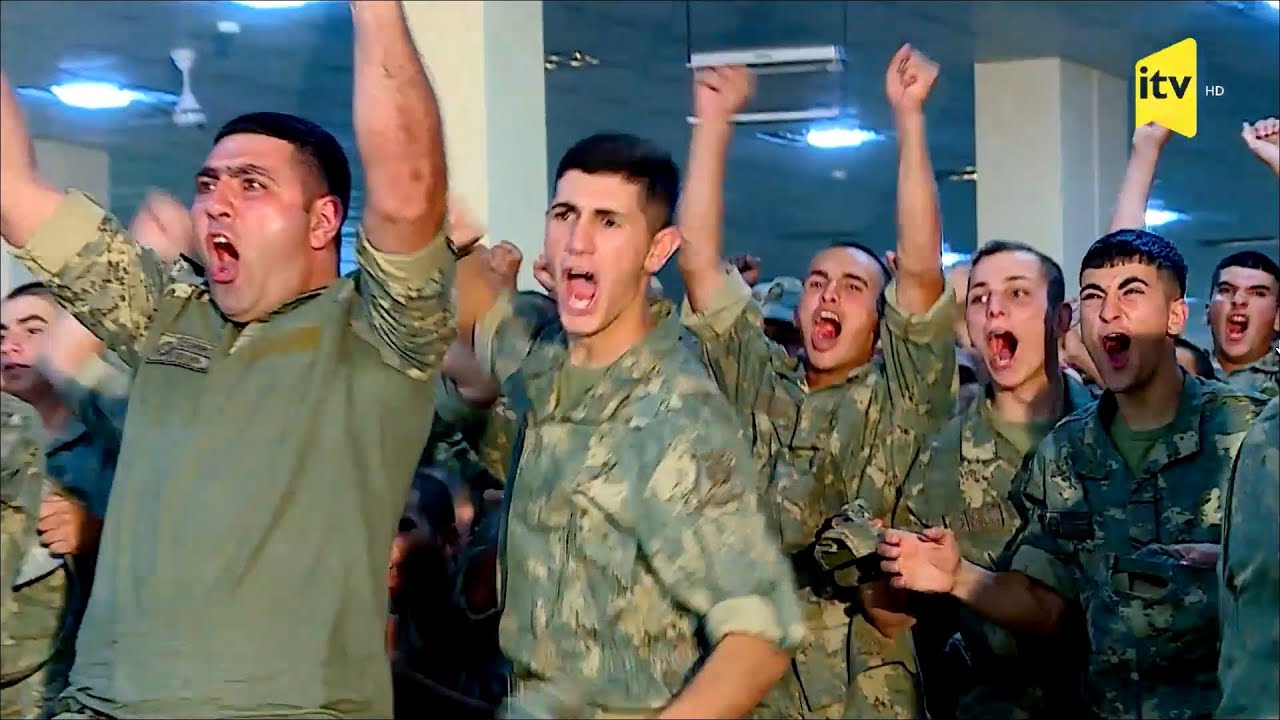 Türkiye-Çekya Maçını Dev Ekrandan İzleyen Azerbaycan Askerleri