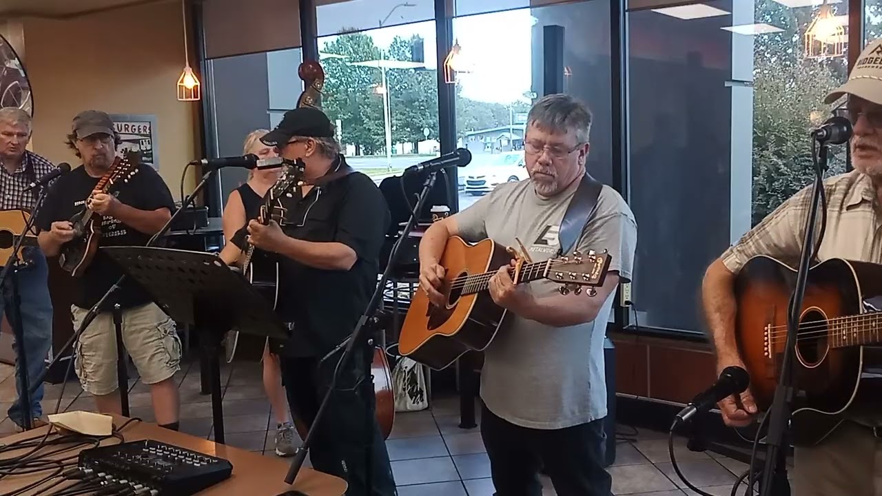 Hardee's Thursday night music (08-14-2025)