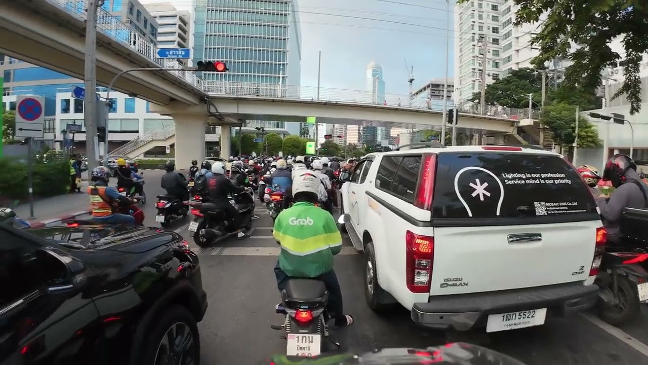 ASMR Honda Giorno+ | ถนนสาธร ตัดเข้าถนนวิทยุ ข้ามเส้นสุขุมวิท ไฟแดงก็นานเกินเลี้ยวขวาเข้าถนนเพชรบุรี