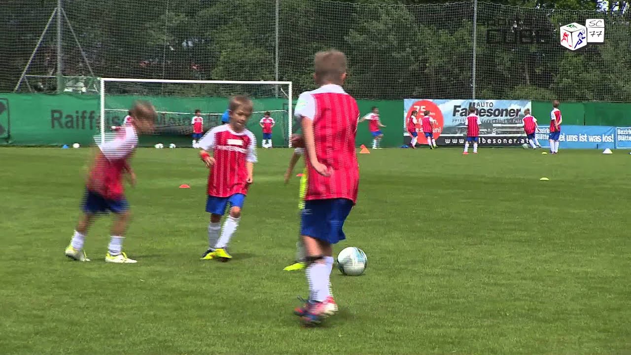 Fu&szlig;ballcamp mit Didi Constantini