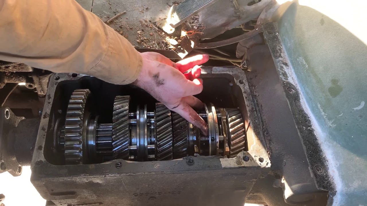 Inside an M35A2 (deuce and a half) transmission - Spicer 3053A 5 speed manual with overdrive