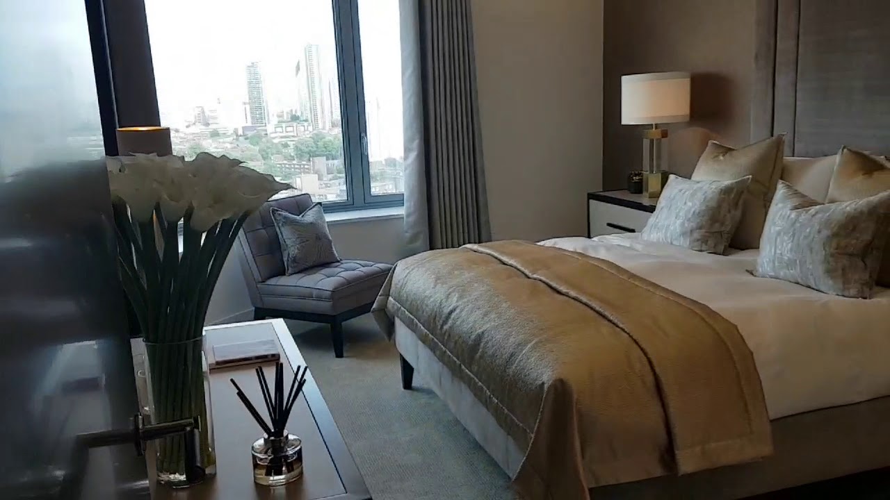 The Corniche - London