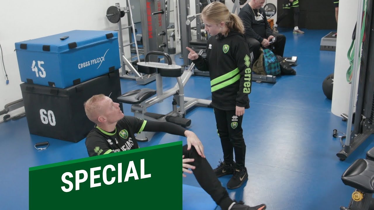 Kyana (10) voor één dag hoofdcoach van ADO Den Haag!