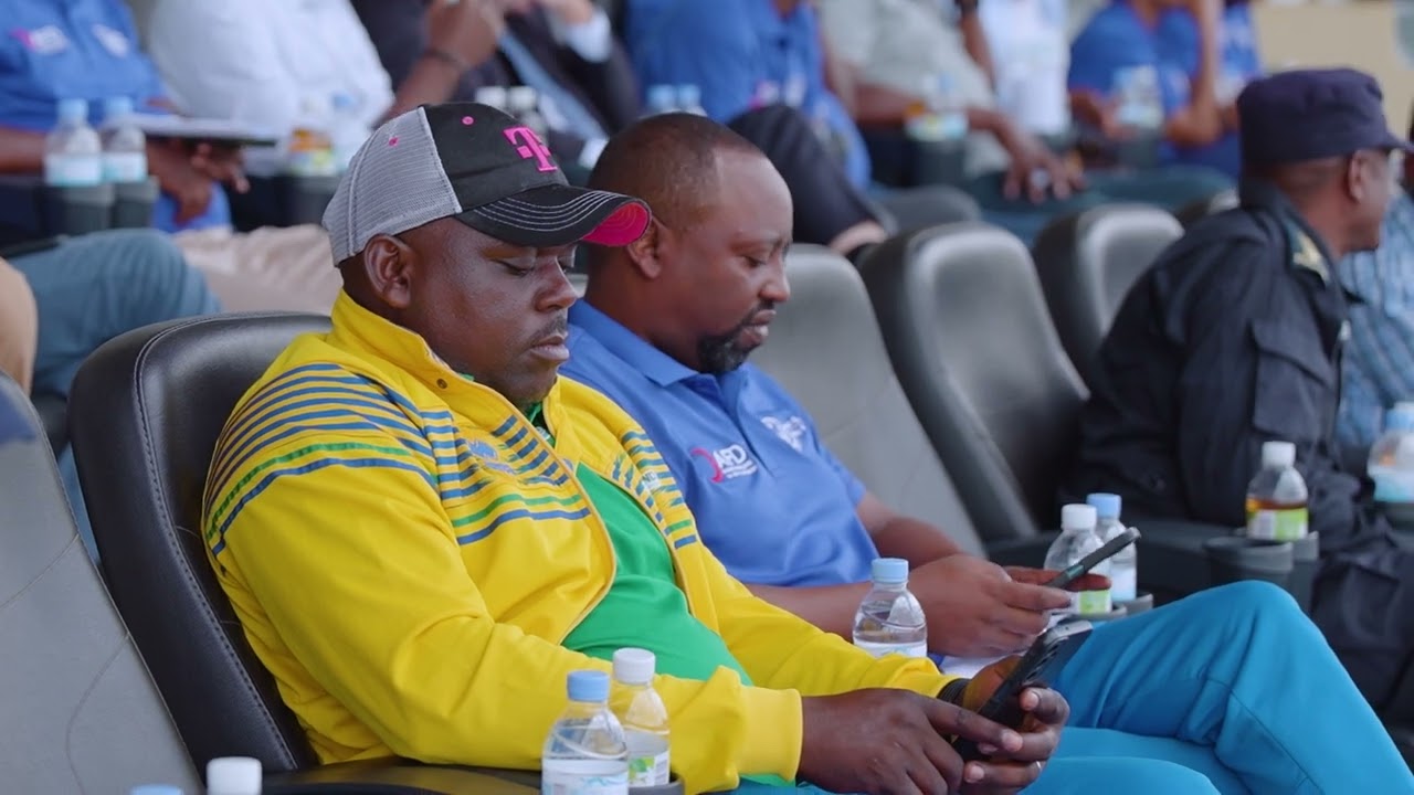 Minisitiri wa Siporo, NYIRISHEMA Richard n'abandi bayobozi bashimye impano z'abana muri Siporo