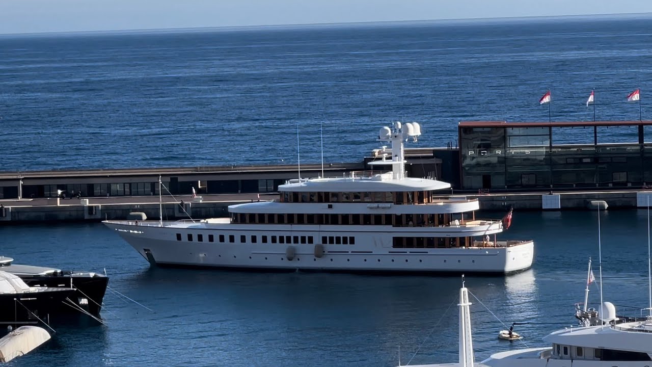 LEGENDARY FRENCH DESIGNER PHILIPPE STARCK FEADSHIP 65m/213'3
