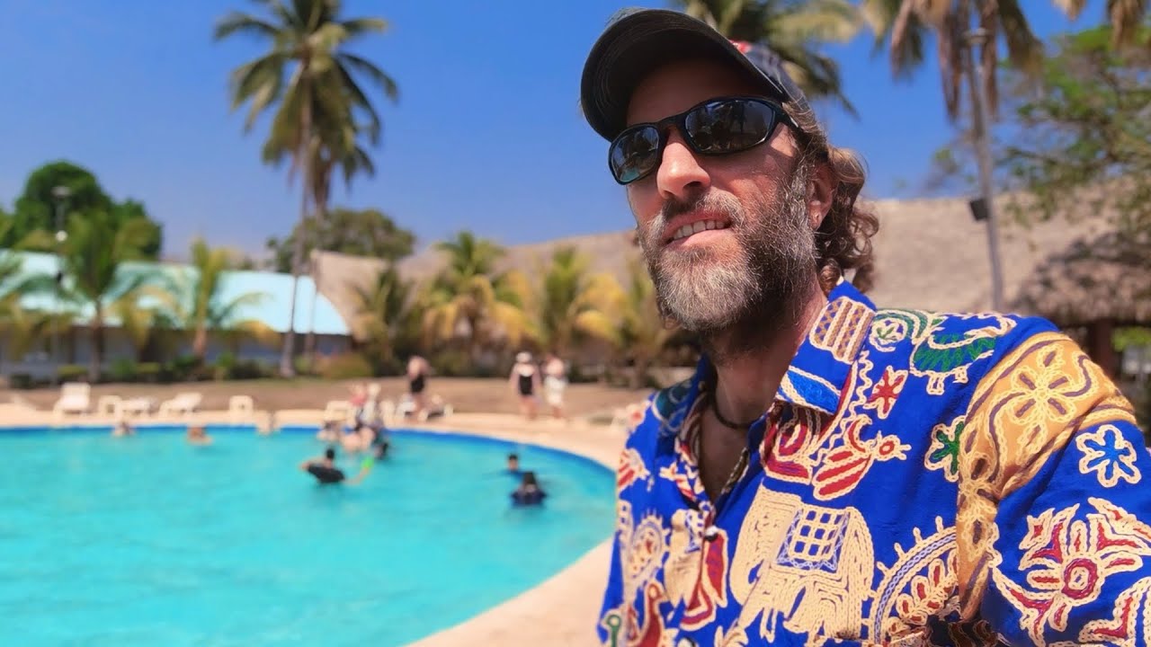 Hotel Luxury & Local Poverty in the Country of El Salvador