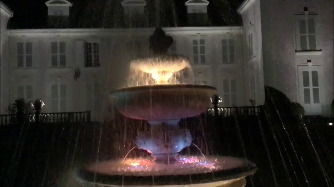 FONTAINE EXTERIEUR DE JARDIN EN PIERRE  LUMIERE