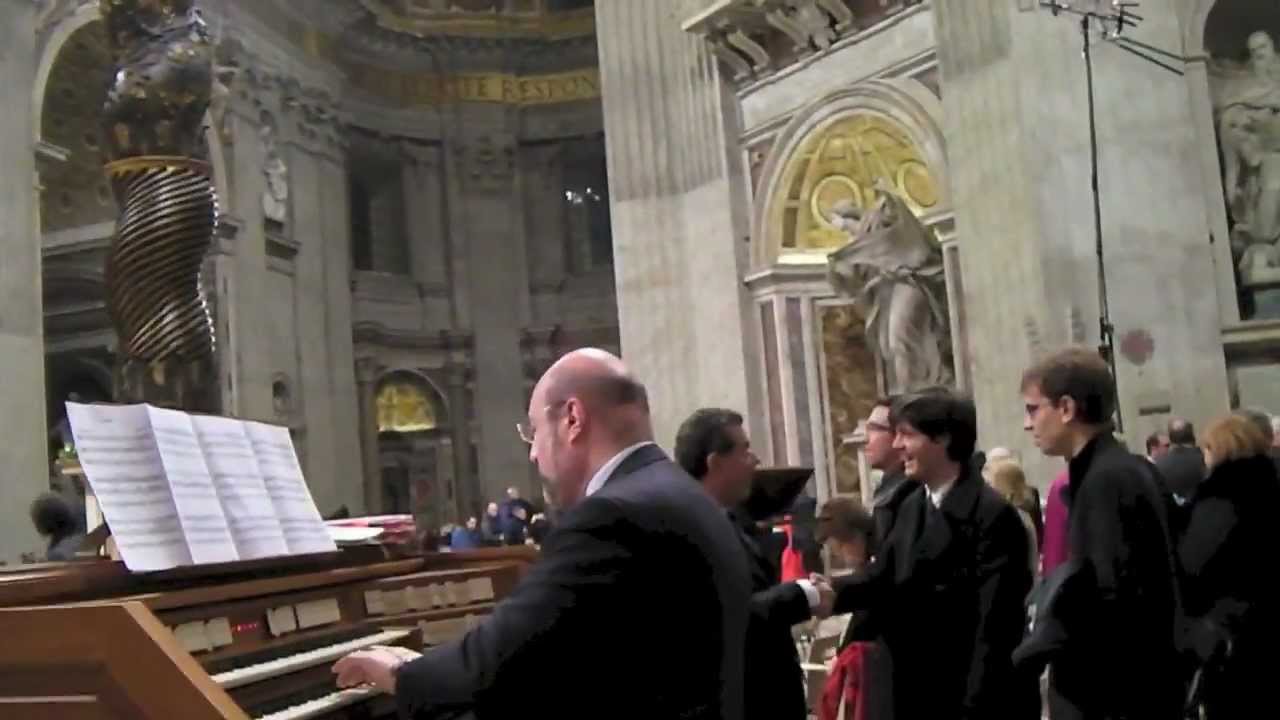 Francesco Iannitti suona l'organo di S. Pietro in Vaticano
