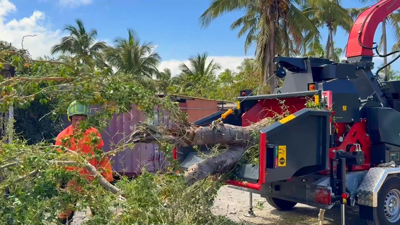 Ufkes Greentec JAGUAR 40/80 avec un treuil radiocommandé