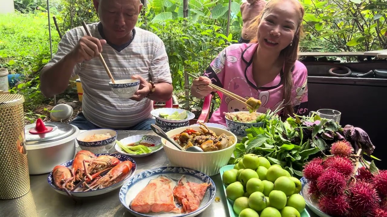 Mời cả nhà ăn cơm mấm kho cá hồi tôm càng xanh thịch heo rao 