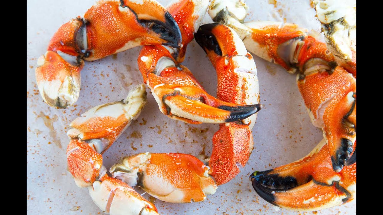 Sectioning and Shucking Jonah Crab / Fisherman's Market