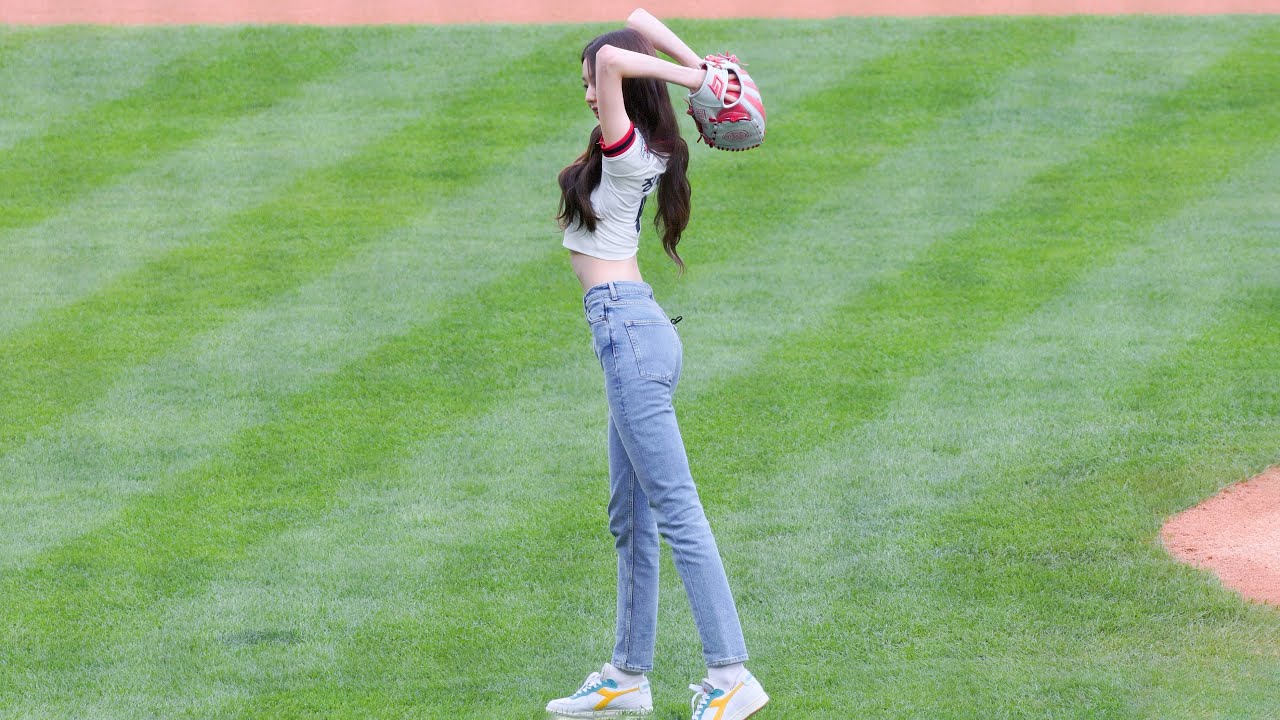 220619 시구하는 장원영 JANGWONYOUNG 아이브 IVE 4K 60P 직캠 @잠실 야구장 by DaftTaengk