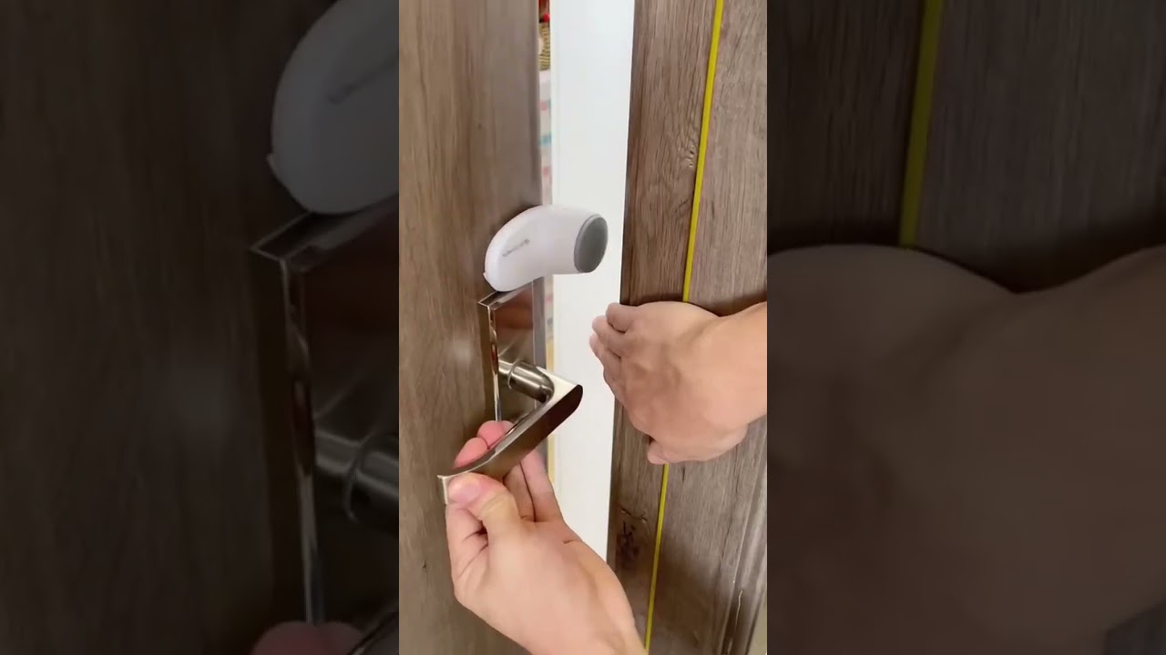 Protect kid hand from the door slam