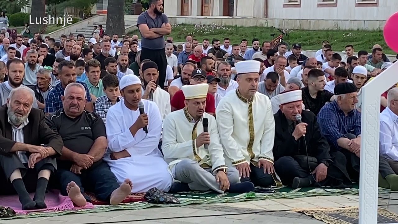 Nga Korça në Fier, besimtarët në rrethe festojnë Kurban Bajramin, falin namazin në sheshe e xhami