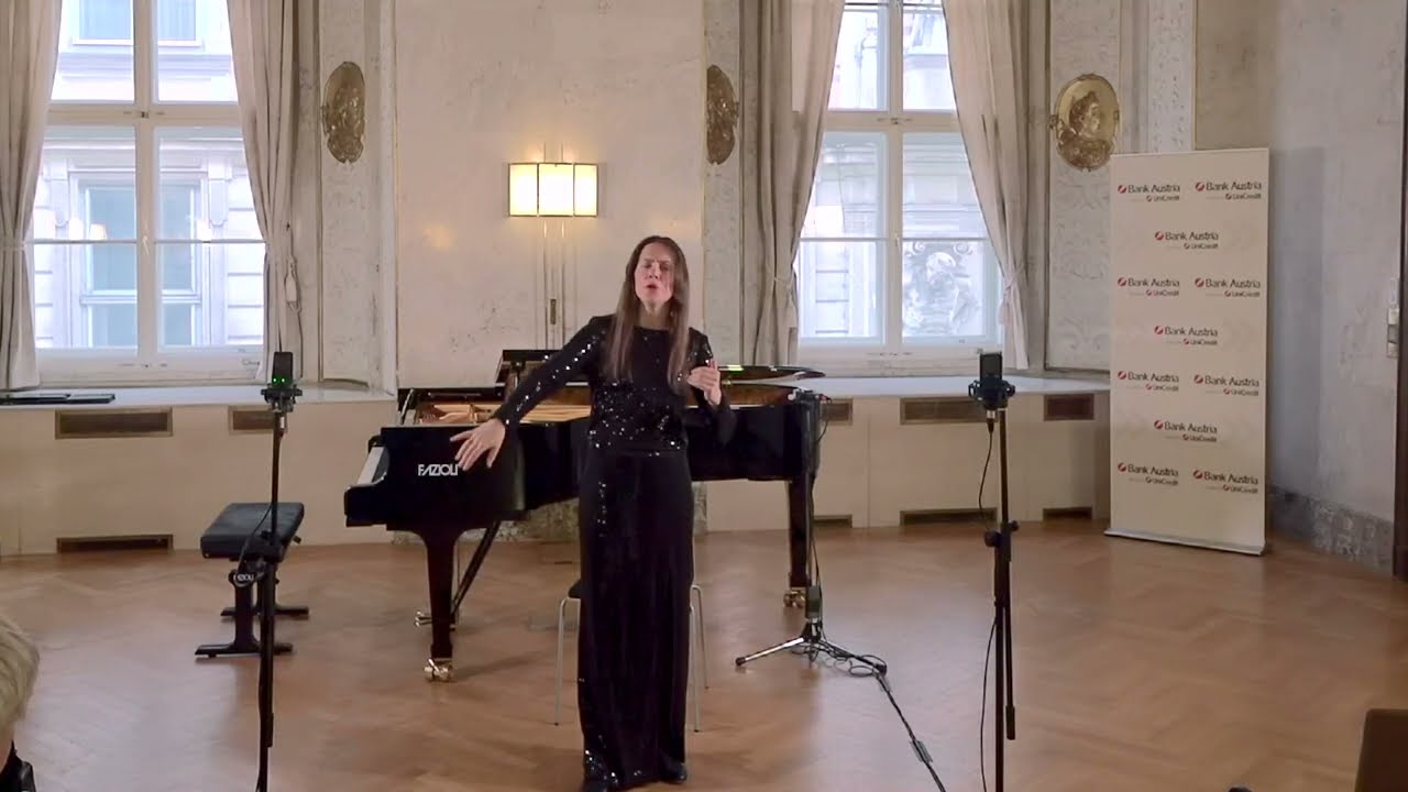 Winner of Impro-Parcours Free Improvisation Competition. Singer, voice improviser Dana Indáne.