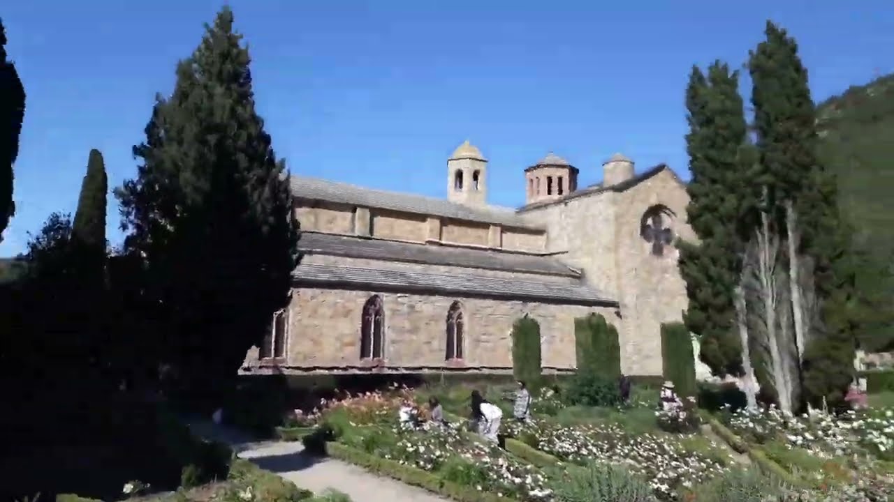 Abbey Fontfroide garden and boutique