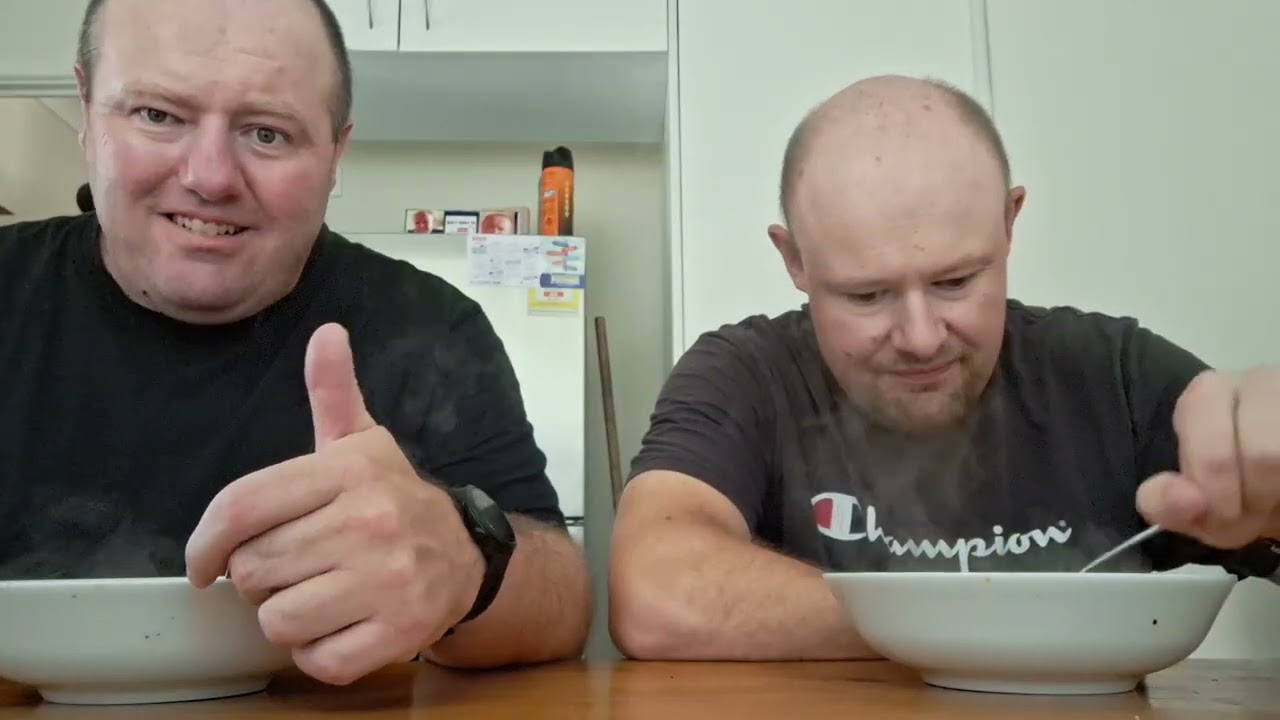 2pm Hot & Spicy Chilli Pepper Noodle 🌶 Review By Robbo 5 Life & Roger Th Pirate
