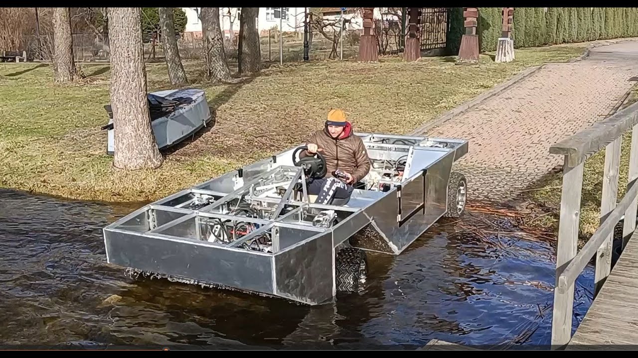 Mazurska amfibia 4x4 Pafnucy  pierwsze wodowanie.  cdn...