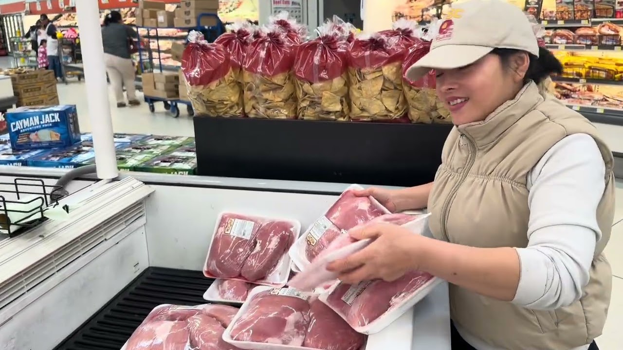 Cùng em đi chợ mua đồ ăn cho cô chú anh chị, có hoàn cảnh khó khân