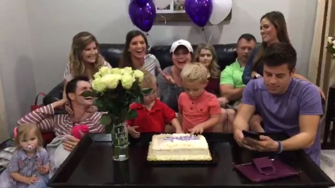 Bates Family Live &ndash; Bobby's Wedding Surprise For Tori